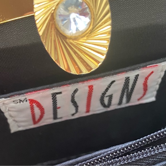 Vintage style women SM DESIGNS gold satin gold chain shoulder strap purse. Used. - Picture 4 of 10